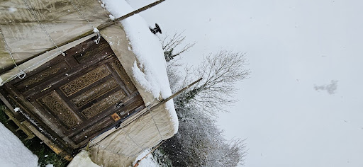 Yourte sous la neige